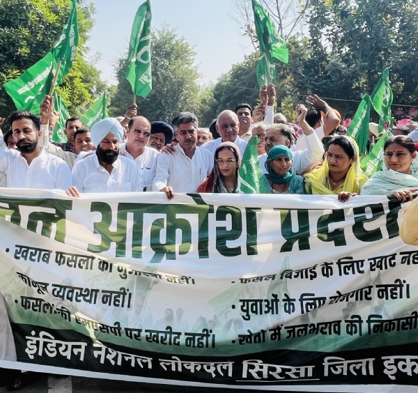 किसानों की मांगों के समर्थन में रोष प्रदर्शन करते इनेलो कार्यकर्ता।