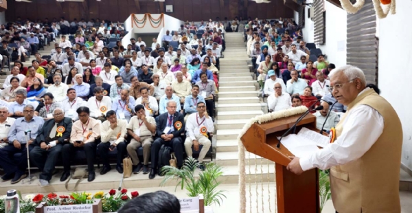 सम्मेलन को संबोधित करते हुए मुख्य अतिथि डॉ. संजय कुमार। सम्मेलन को संबोधित करते हुए मुख्य अतिथि डॉ. संजय कुमार।