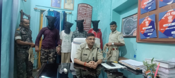 पुलिस जानकारी देते हुए पुलिस जानकारी देते हुए