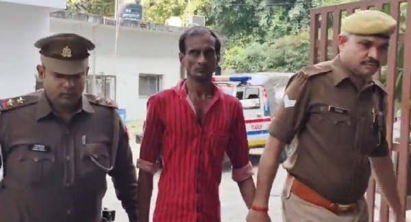 पुलिस की गिरफ्त में हत्यारोपित पुलिस की गिरफ्त में हत्यारोपित