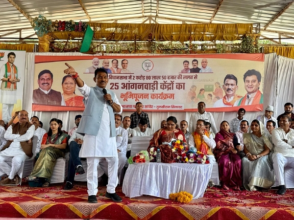 आँगनवाड़ी भवनों का भूमिपूजन कार्यक्रम