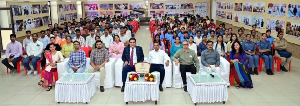 कार्यक्रम में उपस्थित अध्यापक व विद्यार्थी। कार्यक्रम में उपस्थित अध्यापक व विद्यार्थी।