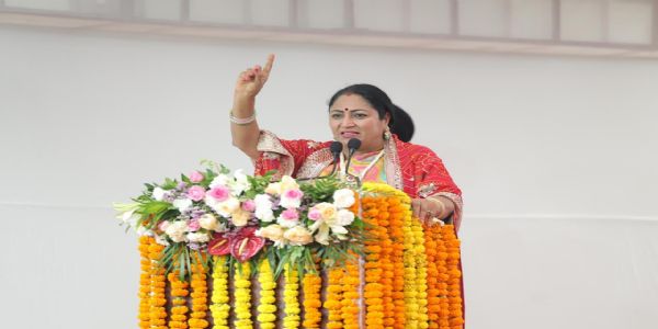 मंगोलपुरी स्थित संजय गांधी अस्पताल में ट्रॉमा सेंटर के नए विंग का उद्घाटन और महाराजा अग्रसेन की प्रतिमा का अनावरण के मौके  आयोजित कार्यक्रम को संबोधित करती मुख्यमंत्री रेखा गुप्ता