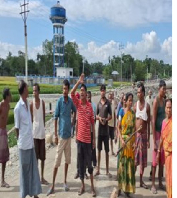 किसानों का हाईवे पर प्रदर्शन