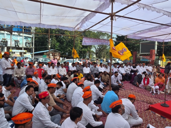 सिंधी समाज ने किया प्रदर्शन