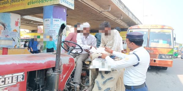 औरैया पुलिस ने 115 वाहनों का किया चालान, 2.21 लाख जुर्माना वसूला