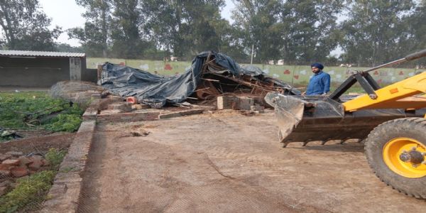 बरेली के इज्जतनगर में दो अवैध कॉलोनियां ध्वस्त, टीम पहुंचते ही भागे कॉलोनाइजर