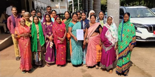 धमतरी :कुरुद के संजय नगर वार्डवासियाें ने मांगा पट्टा, पहुंचे कलेक्ट्रेट