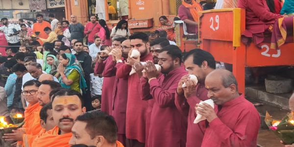 उत्तराखंड रजत जयंती : हरकी पैड़ी पर किया शंखनाद और दीपदान