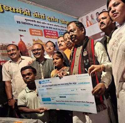 कृषि मंत्री नेताम ने राज्योत्सव में छह दिव्यांगजनों को सहायक उपकरण एवं आर्थिक सहायता प्रदान की