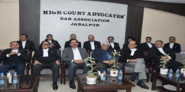 इलाहाबाद उच्च न्यायालय में स्थानांतरण होने पर जस्टिस अतुल श्रीधरन को दी गई भावभीनी विदाई