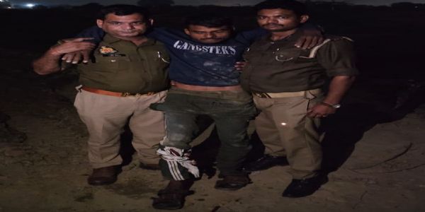 मुठभेड़ में तीन अभियुक्त गिरफ्तार, एक को गोली लगी
