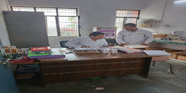 औषधि निरीक्षक ने लिए पांच दवाओं के नमूने