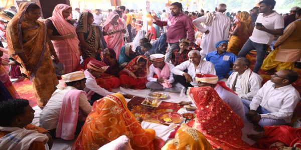 211 जोड़ों ने लिए सात फेरे, गूंजी शहनाई