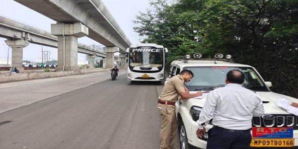 इंदौरः जांच अभियान में 11 वाहनों पर कार्रवाई, एक बस जब्त और 10 वाहनों से वसूला गया जुर्माना