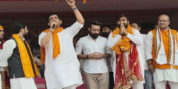 भाजपा सांसद रवि किशन ने खगड़िया में की जनसभा, राजग उम्मीवार के लिए मांगा समर्थन