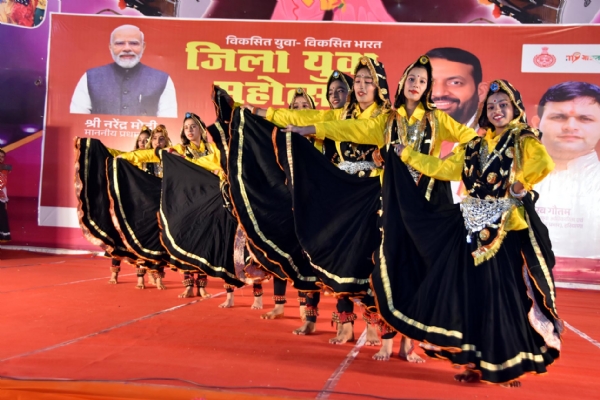 फतेहाबाद। राजकीय महिला कॉलेज भोडिया खेड़ा में जिला स्तरीय युवा महोत्यव में प्रस्तुति देते युवा। फतेहाबाद। राजकीय महिला कॉलेज भोडिया खेड़ा में जिला स्तरीय युवा महोत्यव में प्रस्तुति देते युवा।