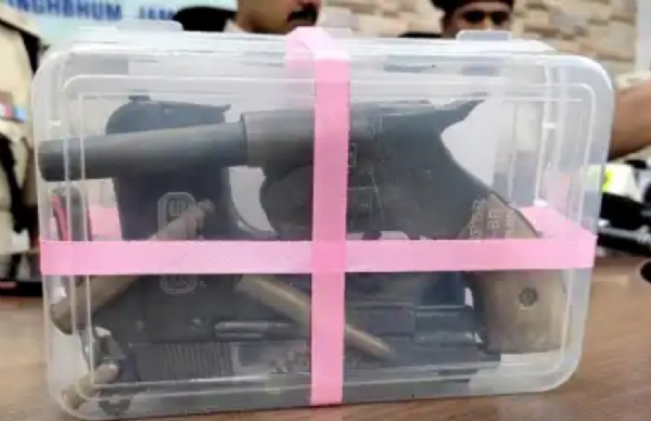 गिरफ्तार आरोपी की जानकारी देते एसएसपी पीयूष पांडेय