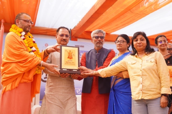 भाजपा दिल्ली प्रदेश अध्यक्ष वीरेंद्र सचदेवा यमुना कानक्लेव कार्यक्रम में।