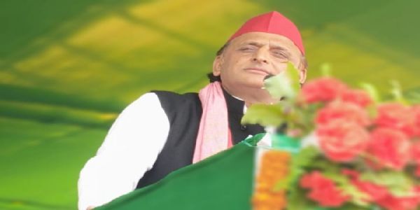 कोटवा में चुनावी जनसभा को संबोधित करते यूपी के पूर्व मुख्यमंत्री अखिलेश यादव