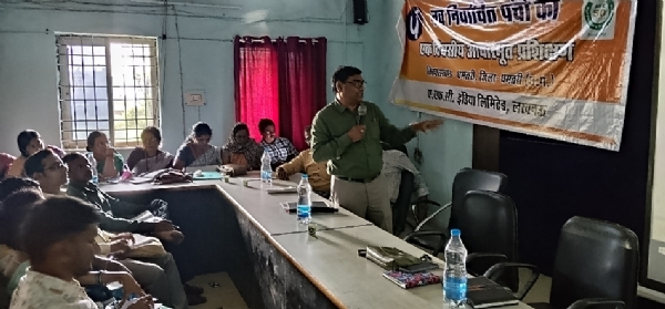 विशेष गहन पुनरीक्षण अभियान के तहत प्रशिक्षण देते हुए मास्टर ट्रेनर। विशेष गहन पुनरीक्षण अभियान के तहत प्रशिक्षण देते हुए मास्टर ट्रेनर।