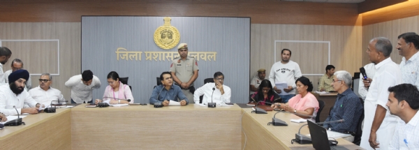 जिला उपायुक्त डॉ हरिश कुमार वशिष्ठ व विधायक हरेंद्र सिंह रामरतन