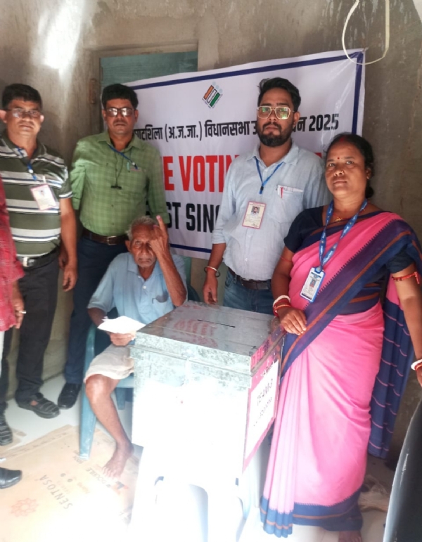 वरिष्ठ नागरिकों और दिव्यांगों के लिए घर-घर जाकर मतदान की सुविधा