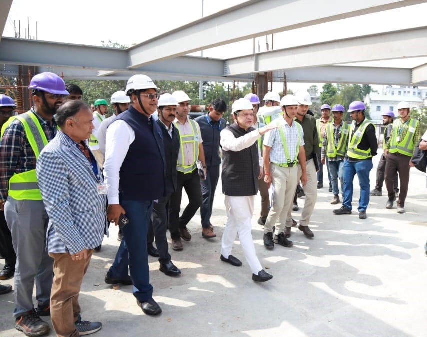 रेलमंत्री अश्विनी वैष्णव अहमदाबाद स्टेशन पर