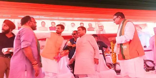 मंच पर नीतीन गडगडी