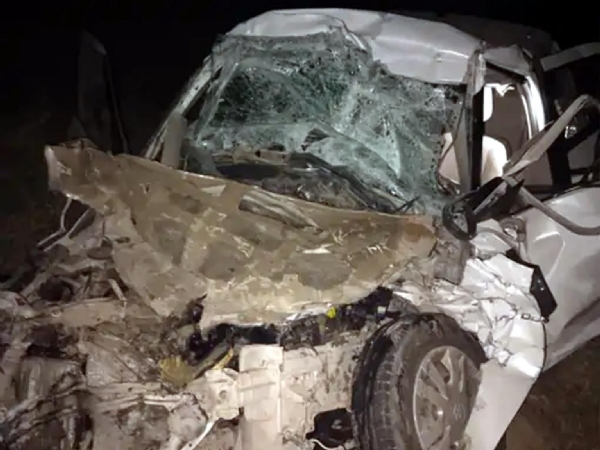 फतेहाबाद। दुर्घटनाग्रस्त कार। फतेहाबाद। दुर्घटनाग्रस्त कार।