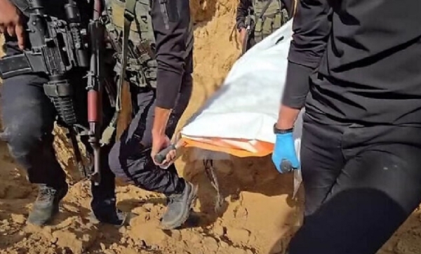सोशल मीडिया पर दो नवंबर को प्रसारित एक फुटेज में गाजा में एक मृत बंधक के अवशेषों को सुरंग से निकालते दिखाया गया है। स्क्रीनशॉट-अल-अरबिया चैनल के एक्स हैंडल से सोशल मीडिया पर दो नवंबर को प्रसारित एक फुटेज में गाजा में एक मृत बंधक के अवशेषों को सुरंग से निकालते दिखाया गया है। स्क्रीनशॉट-अल-अरबिया चैनल के एक्स हैंडल से