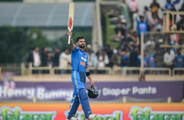 शतक पूरा करने के बाद जश्न मनाते विराट कोहली