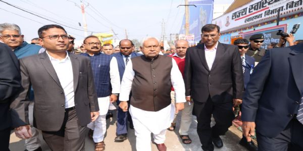 मुख्यमंत्री ने सोनपुर मेला में विभिन्न विभागों के स्टॉल का किया निरीक्षण