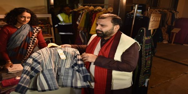 केवीआईसी के अध्यक्ष मनोज कुमार का जारी फोटो