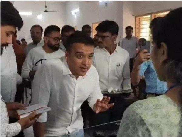 हर्ष संघवी ने मतदाता सुधार कार्यक्रम में शामिल हुए