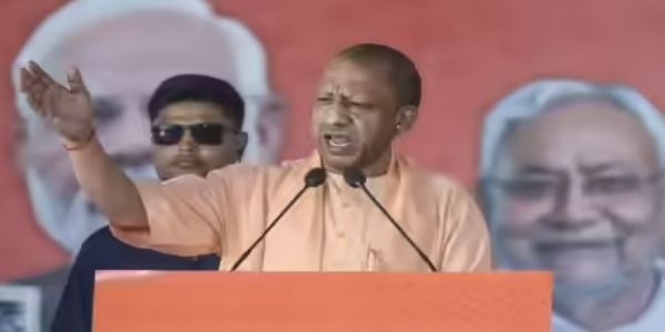 मुख्यमंत्री योगी आदित्यनाथ प्रचार के दौरान मुख्यमंत्री योगी आदित्यनाथ प्रचार के दौरान