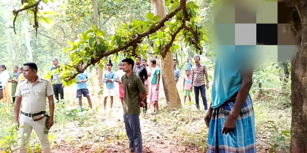 केशियाड़ी के खाजरा के डाही जंगल से एक व्यक्ति का झूलता शव बरामद
