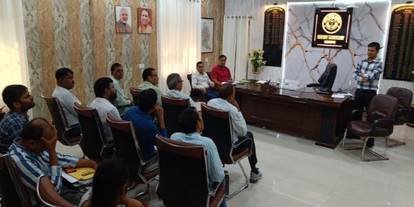 2027 तक पूरी हाेगी सहजनवा-दोहरीघाट रेल परियोजना, समीक्षा बैठक में हुई चर्चा