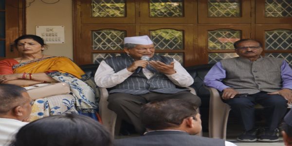 गुड़ की चाय और पिंडालू-आलू के साथ रजत जयंती पर भाजपा को हटाने की हरीश रावत ने की लोगों से अपील