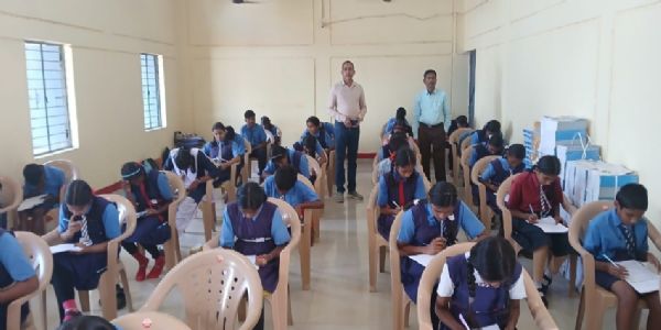 धमतरी : विद्यार्थियों ने बूझे गणित व विज्ञान के प्रश्न