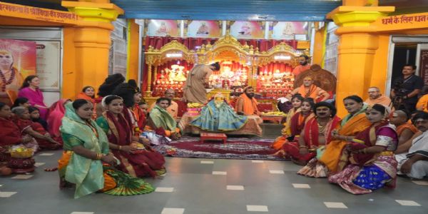 श्री विद्यामठ में पूर्णिमा महोत्सव: अर्धनारीश्वर स्तुति और रामराज्याभिषेक नृत्य नाटिका ने मोहा मन