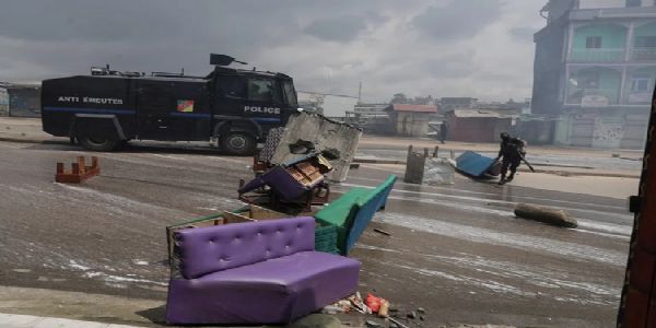 कैमरून में चुनावी हिंसा के बीच सुरक्षा बलों की कार्रवाई में 48 लोगों की मौत