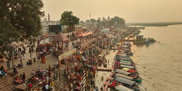 अयोध्या में कार्तिक पूर्णिमा स्नान काे पहुंचे लाखों श्रद्धालु, प्रशासन के व्यापक इंतजाम