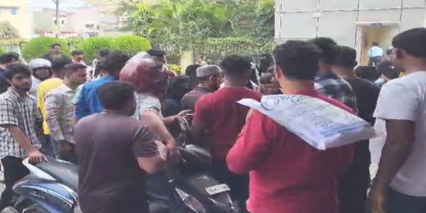 ग्लोबल ट्रेवल्स कंपनी ने लालच देकर ठगे लाखों रुपये, गुस्साए लोगों ने ऑफिस में की तोड़फोड़