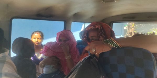 युवती को रेड लाइट एरिया में बेचने के आरोप में दो महिला गिरफ्तार