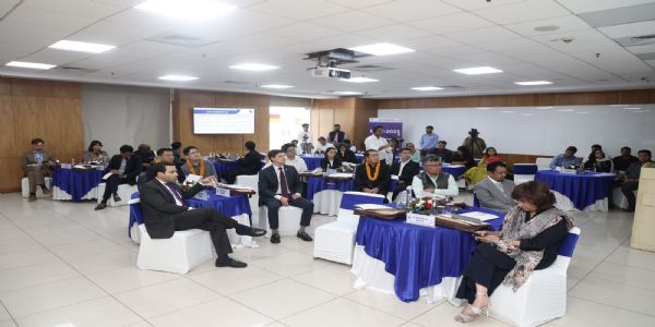 चुनाव देखने आए विदेशी मेहमान