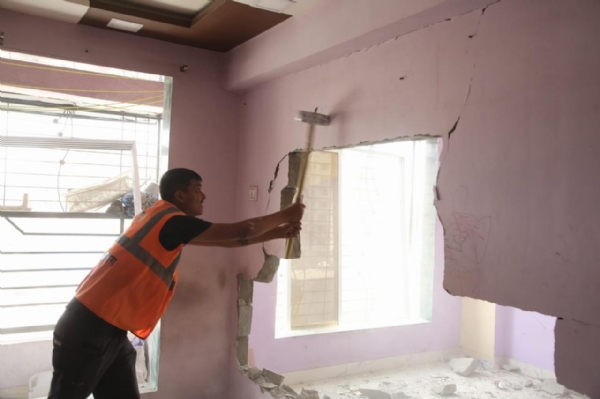 5 building wear Evacuated to demolish illegal construction 5 building wear Evacuated to demolish illegal construction