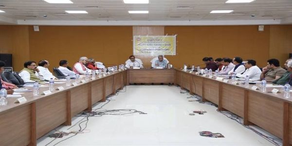 संभाग आयुक्त की अध्यक्षता में हुई स्थानीय समिति की बैठक संभाग आयुक्त की अध्यक्षता में हुई स्थानीय समिति की बैठक