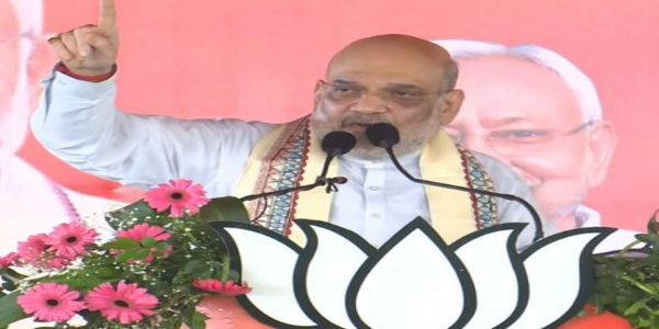 अमित शाह बिहार में दरभंगा जिले के जाले में जनसभा को सम्बोधित करते हुए