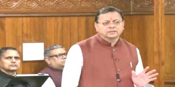 उत्तराखंड की रजत जयंती पर आहूत विधानसभा के विशेष सत्र के दूसरे दिन मंगलवार को मुख्यमंत्री पुष्कर सिंह धामी सदन में।